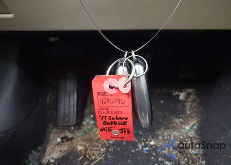 2017 Subaru Outback 2.5I Limited из США, поврежденный, VIN 4S4BSANC5H3333814